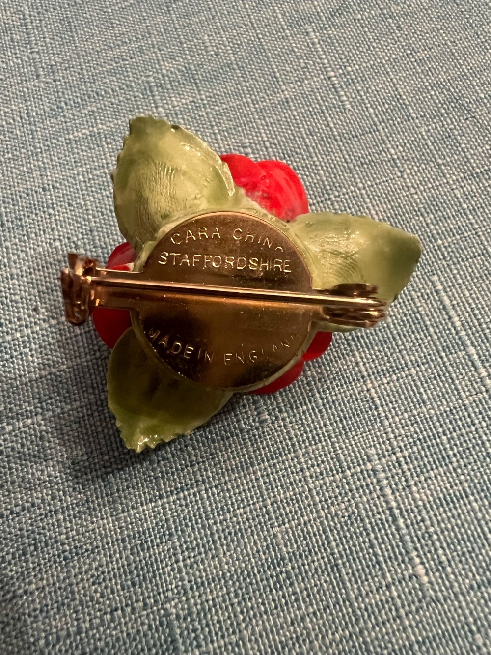 Cara China Staffordshire red roses clip on earrings and brooch pin - Picture 4 of 5